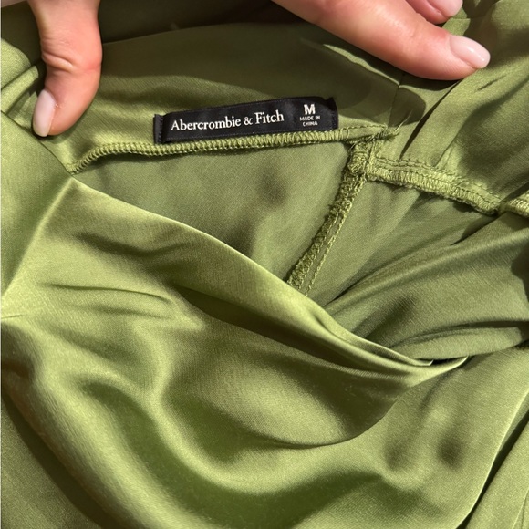 Abercrombie & Fitch best dressed guest satin cowl back maxi dress - Picture 5 of 9